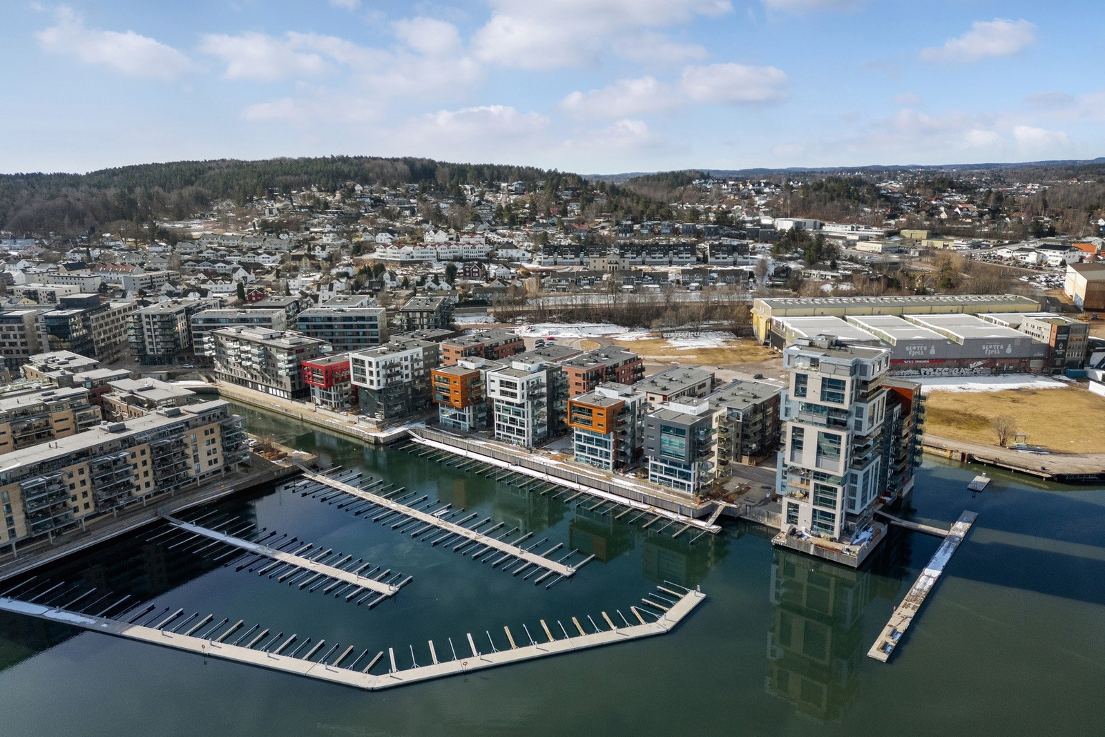 Mulighet for kjøp av båtplass, bare et steinkast fra leiligheten. Galleribilde