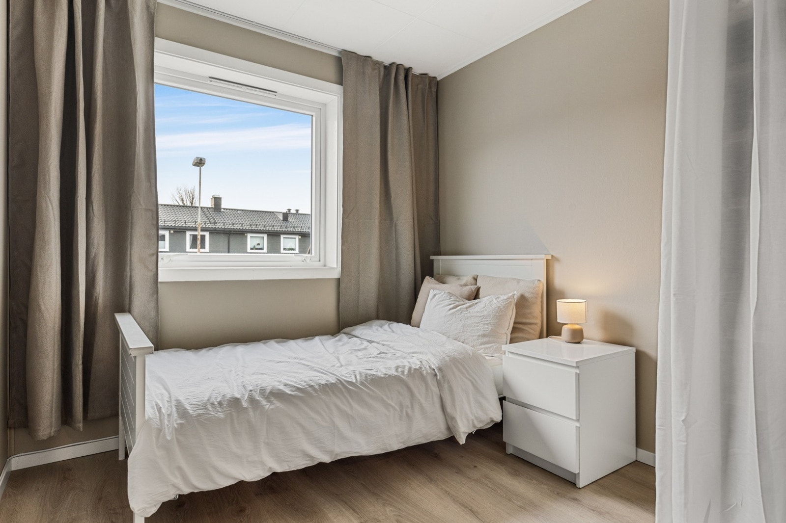 Boligen har totalt tre soverom hvor alle er lune og av god størrelse Galleribilde