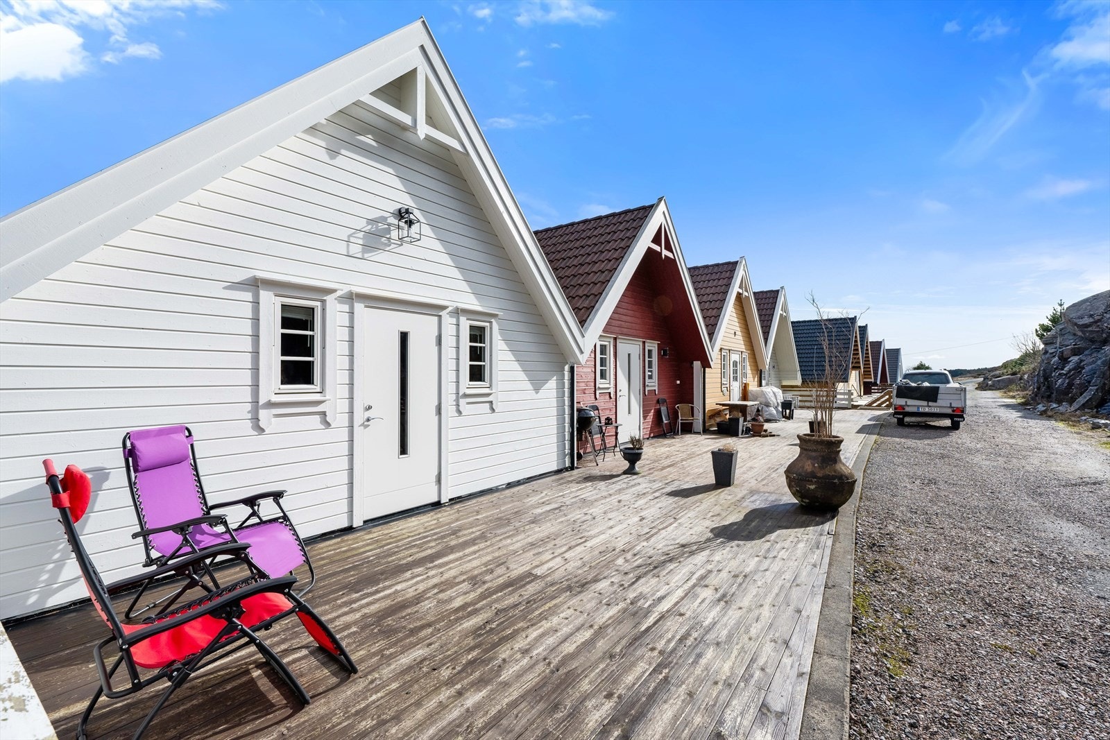 Enkel, trappefri adkomst til naustets 1.etasje. Galleribilde