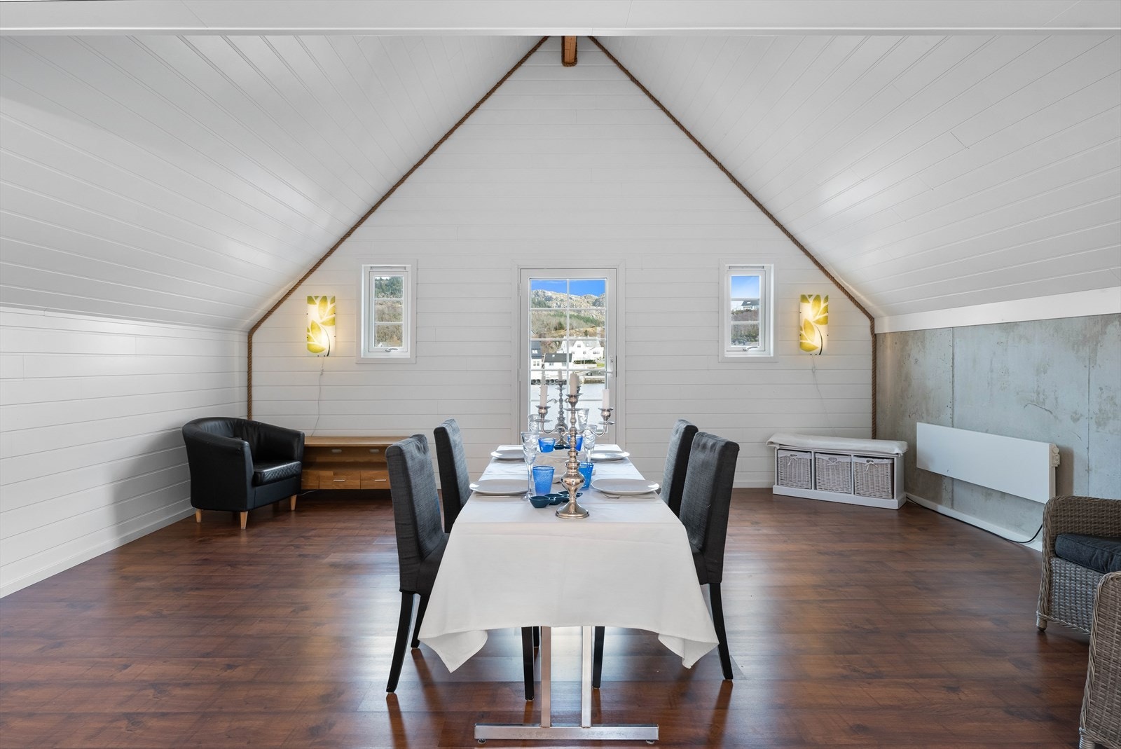 Her er også trivelig å dekke langbord å invitere til festlig lag. Galleribilde