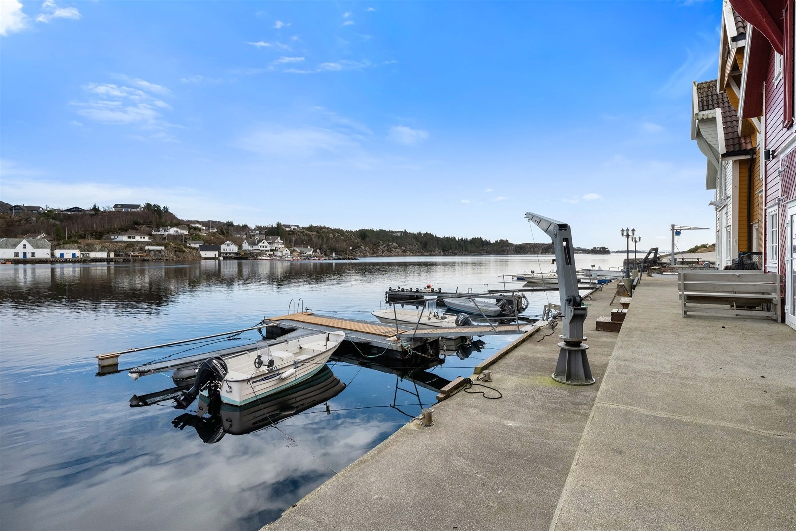 I følge selger blir det fort dypt, og det er dermed mulig å komme til med større båter Galleribilde