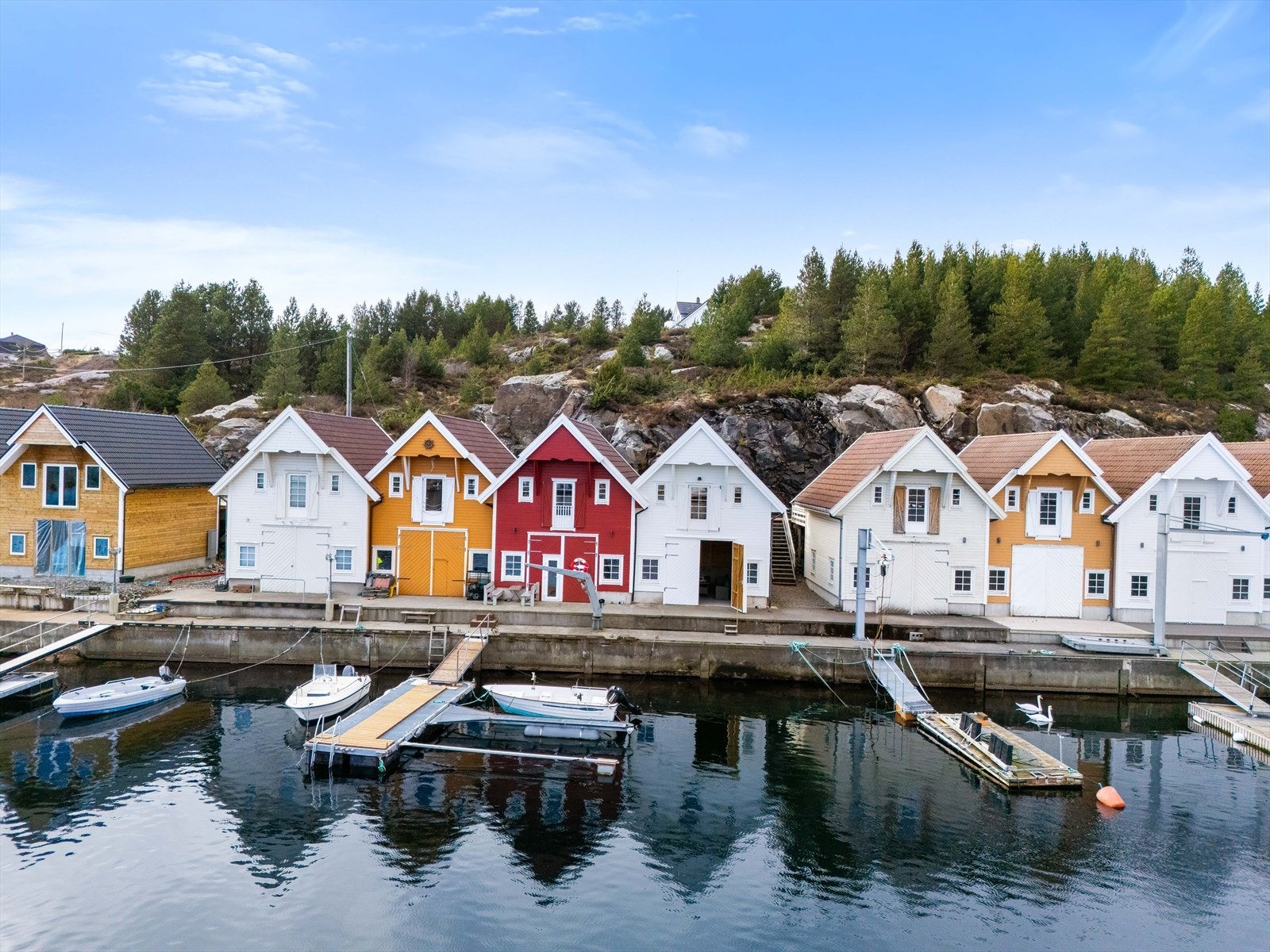 Stort, flott naust ved Rophammaren/Tofterøy, presentert av EiendomsMegler 1 v/Merete Seim Galleribilde