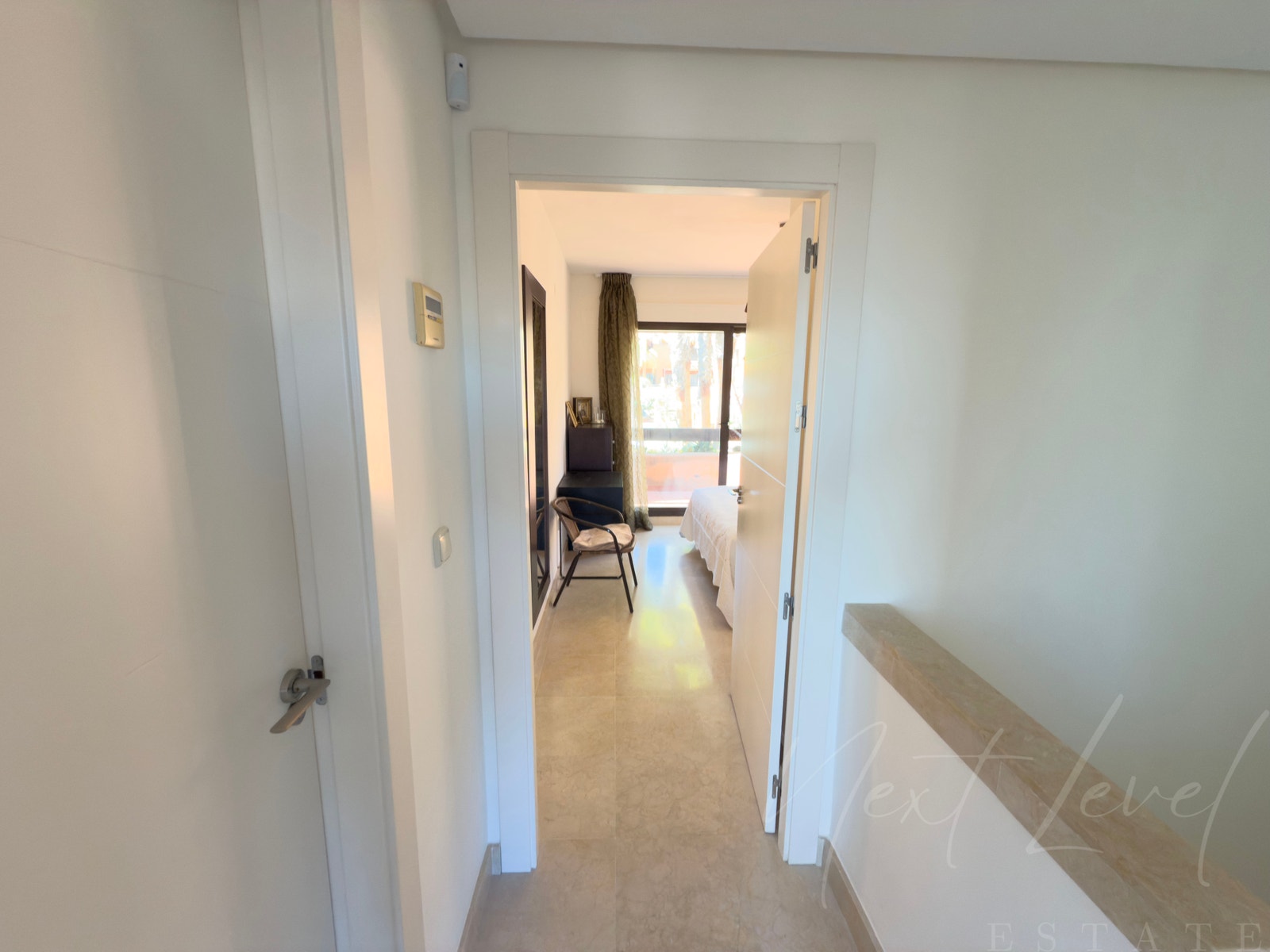 Gang opp inn mot bad 2 og hoved soverom. Galleribilde