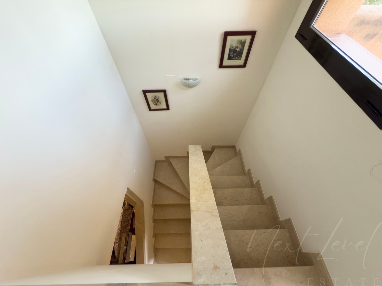 Trapp opp til 2. etg. Galleribilde