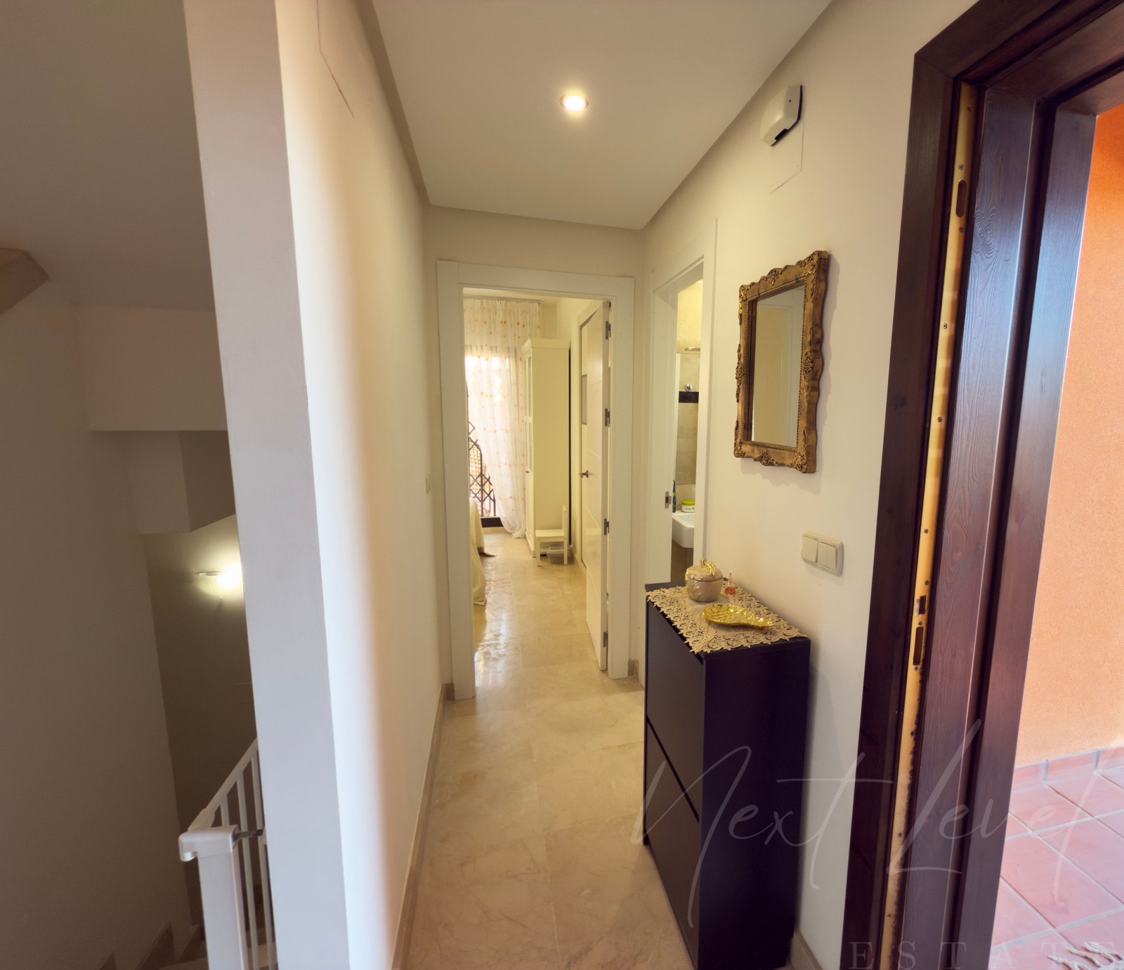 Sidegang til soverom og bad 1 etg. Galleribilde