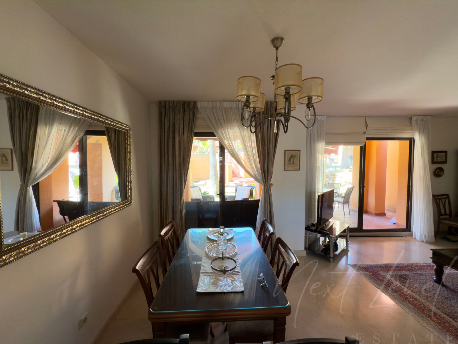 Bildet er tatt fra "bar åpningen" til kjøkkenet. Galleribilde