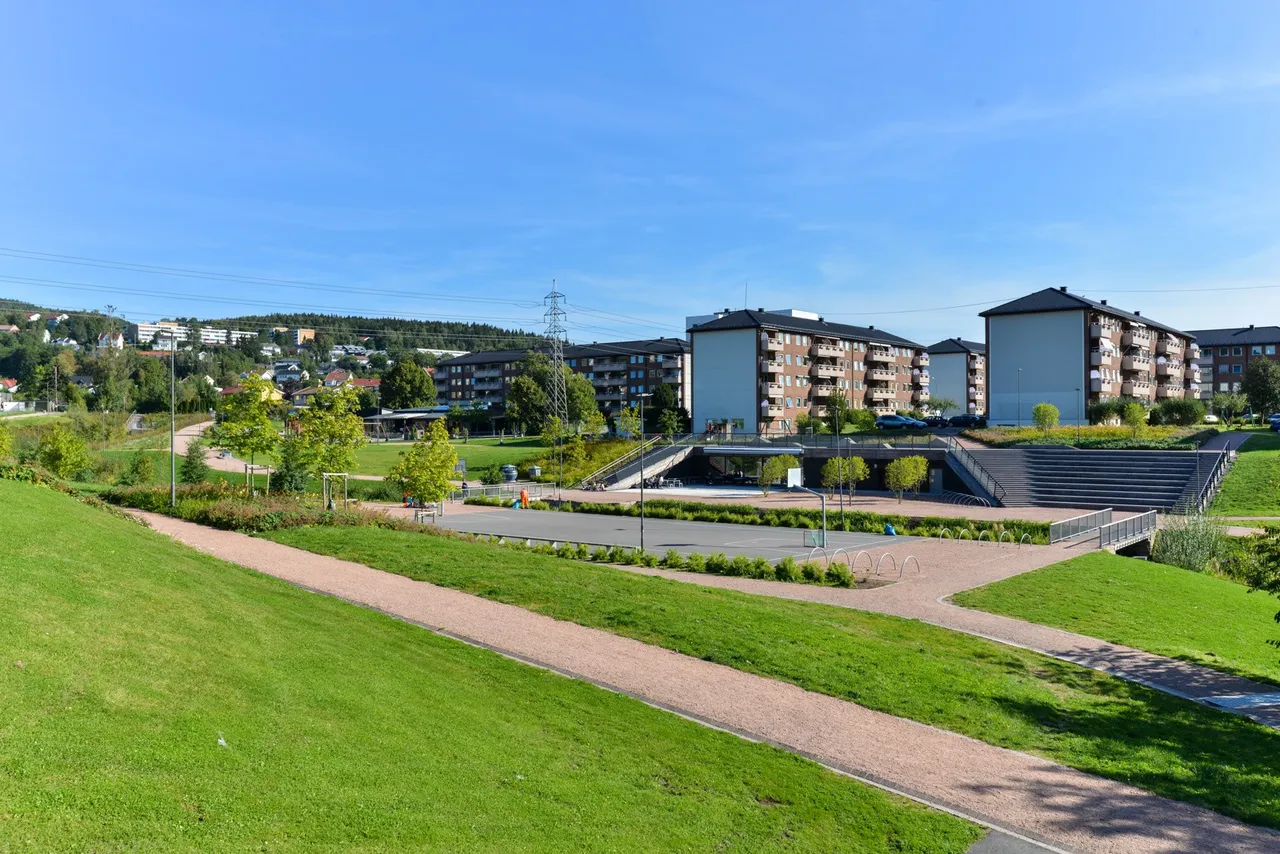 I Bjerkedalen er det hyggelig kafe og masse plass for både liten og stor, sommer som vinter. Galleribilde