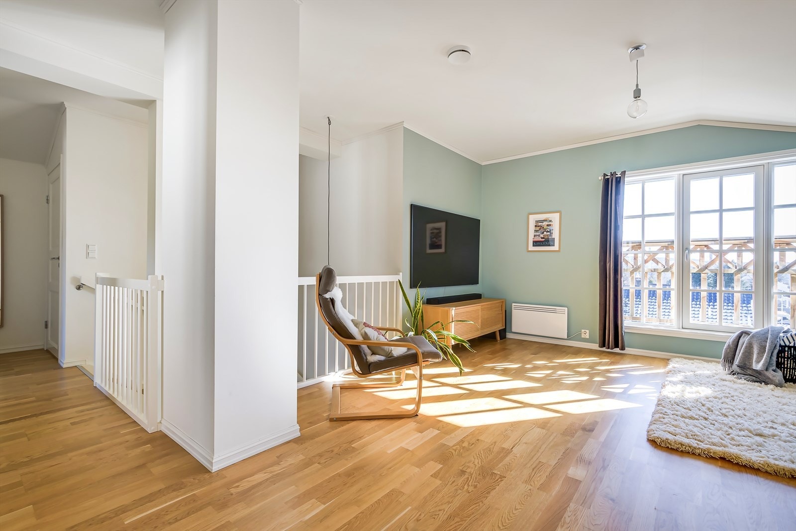 Dette er et perfekt rom for dem som ønsker å trekke seg tilbake, eller for ungdommen som vil ha venner på besøk. Galleribilde