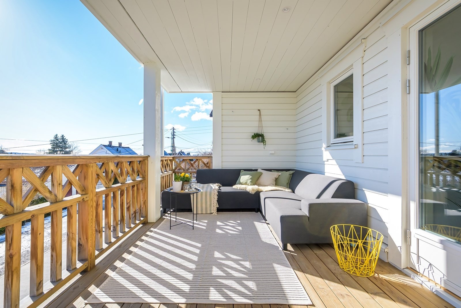 Herlig veranda på 14 m² med gode innredningsmuligheter og flott utsikt. Galleribilde