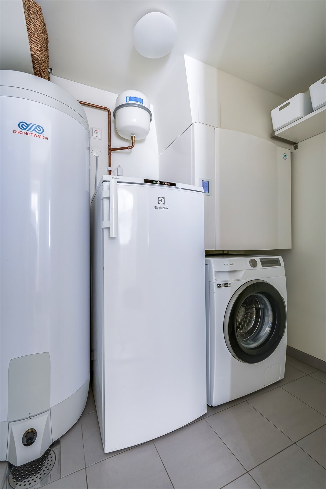 Vaskerom/teknisk rom med opplegg til vaskemaskin. Galleribilde