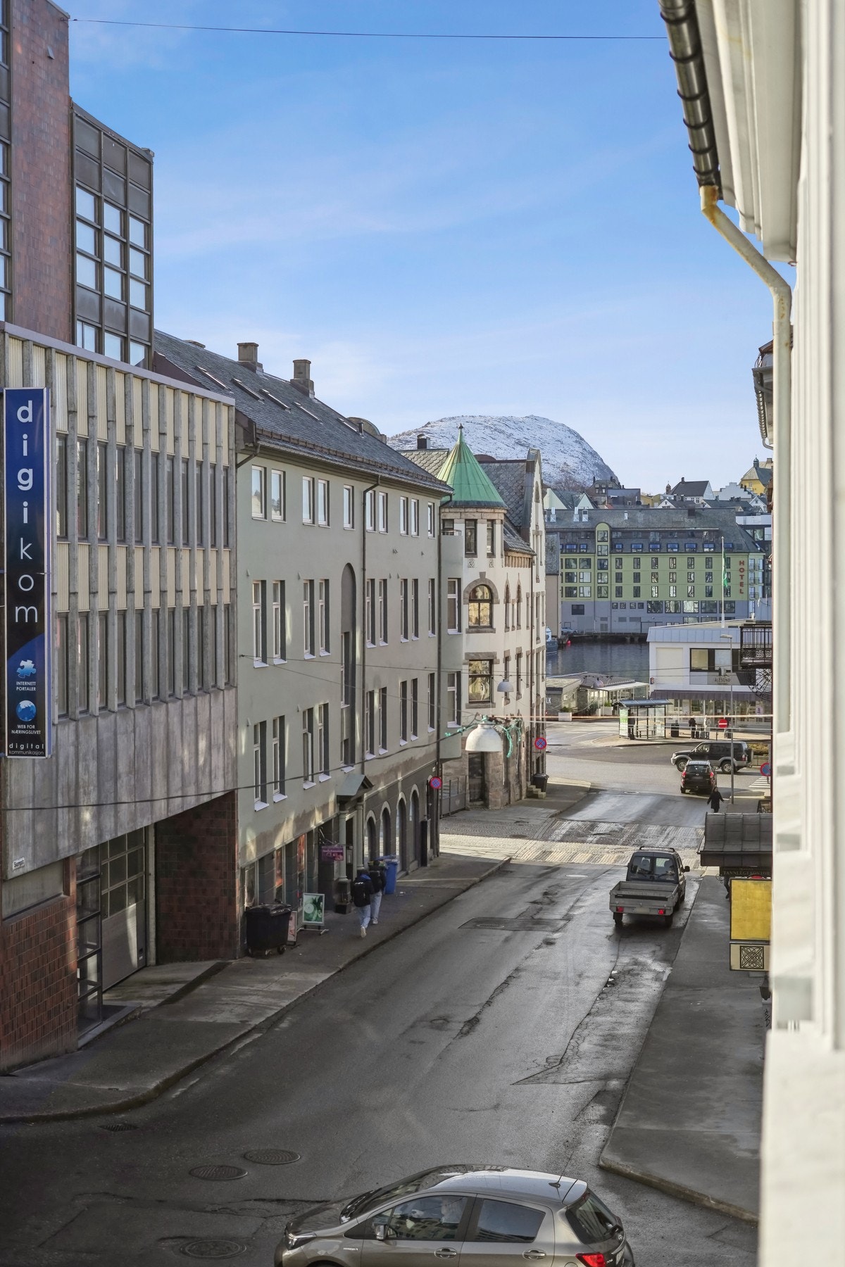 Utsikt. I Storgata bor du sentralt og rolig og har Gågata og alle byens fasiliteter i kort gangavstand unna Galleribilde