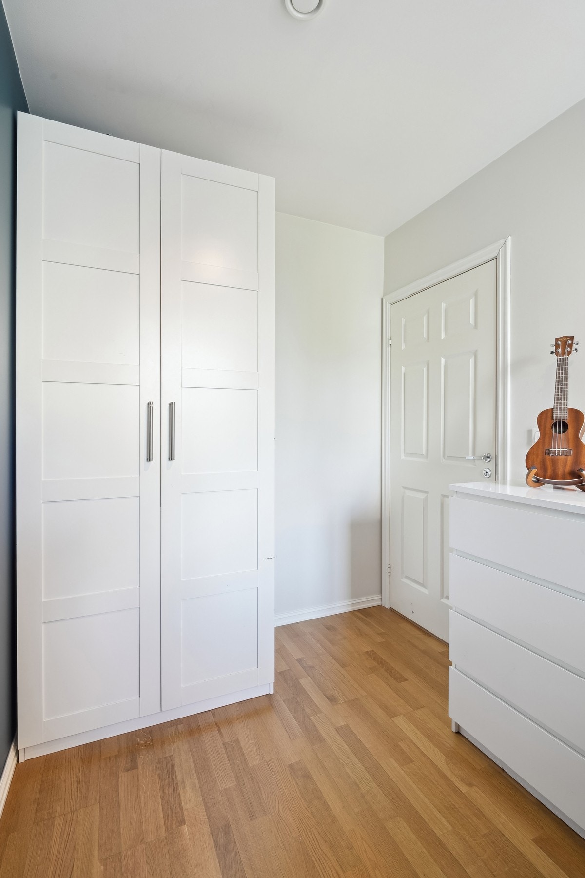 og i garderobeskap. Galleribilde