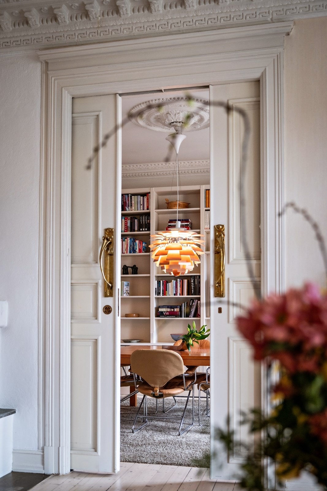 Detaljer | Nydelig skyvedør fra dagligstuen til spisestuen. Galleribilde