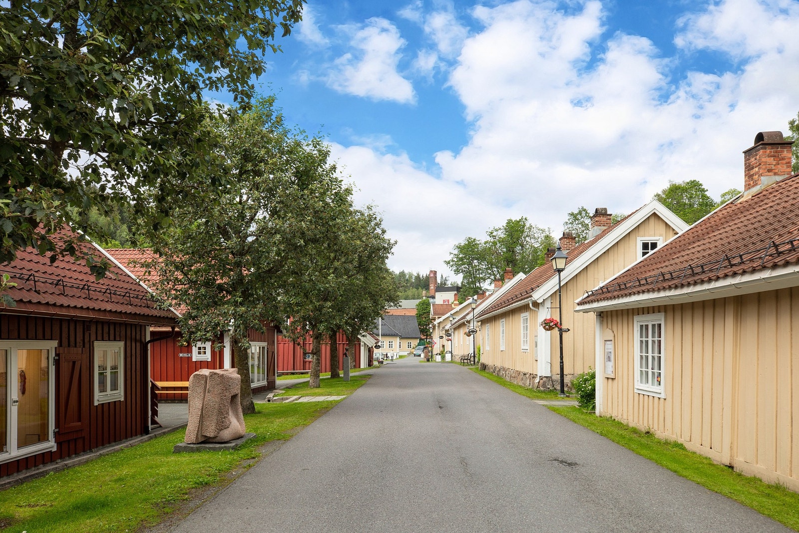 I Verksgata kan du kjøpe med deg delikatesser fra Smelters Mathus, eller spise på Melboden Pizza Galleribilde