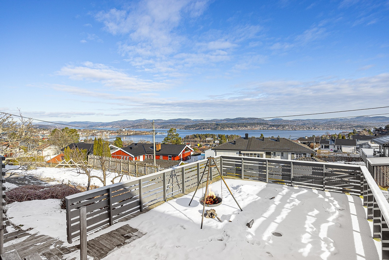 Utsikt fra terrasse. Galleribilde