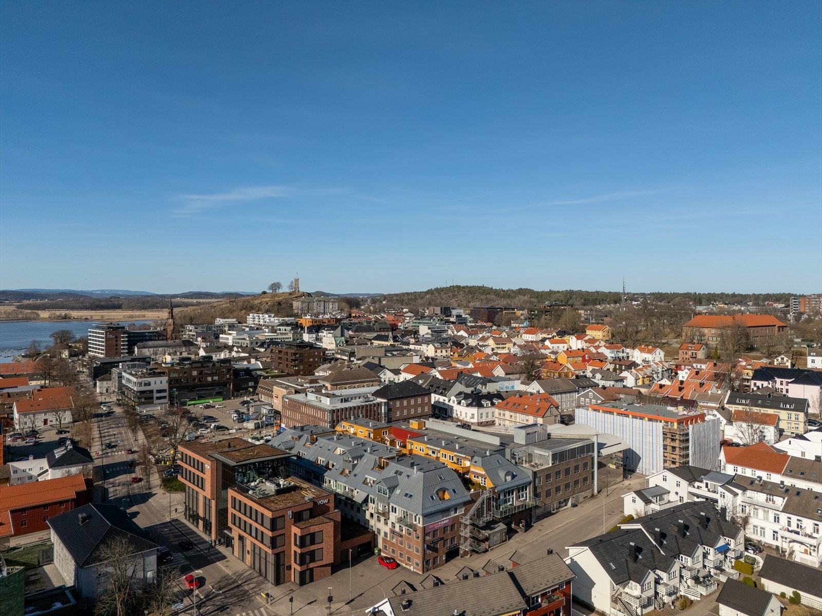 I Conradis gate 5 bor du midt i bykjernen av Norges eldste by, i et av byens mest sjarmerende og historiske områder. Galleribilde