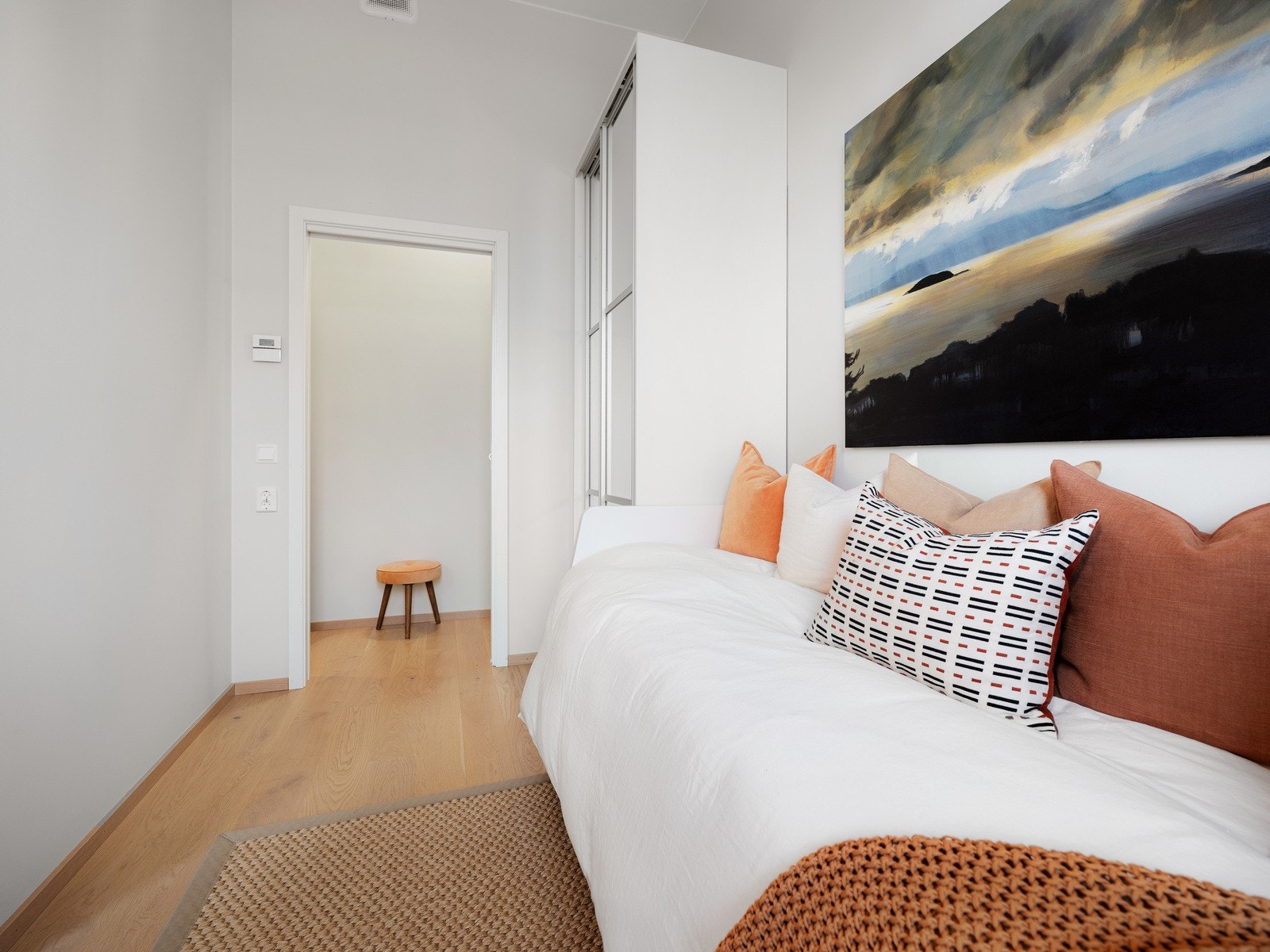 I tilknytning til soverom II har du tilgang til en innvendig bod. Galleribilde