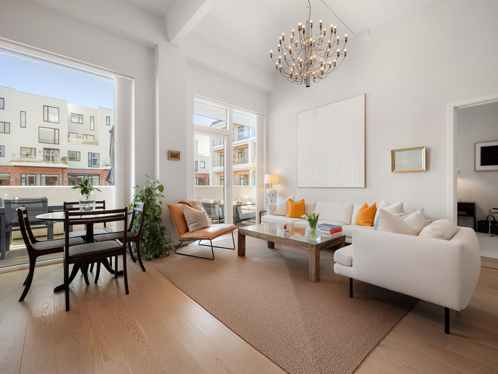 Martine Skillberg v. DNB Eiendom har gleden av å presentere denne perlen av en selveierbolig i Bøkkerveien 12 C
på Vinslottet! Galleribilde