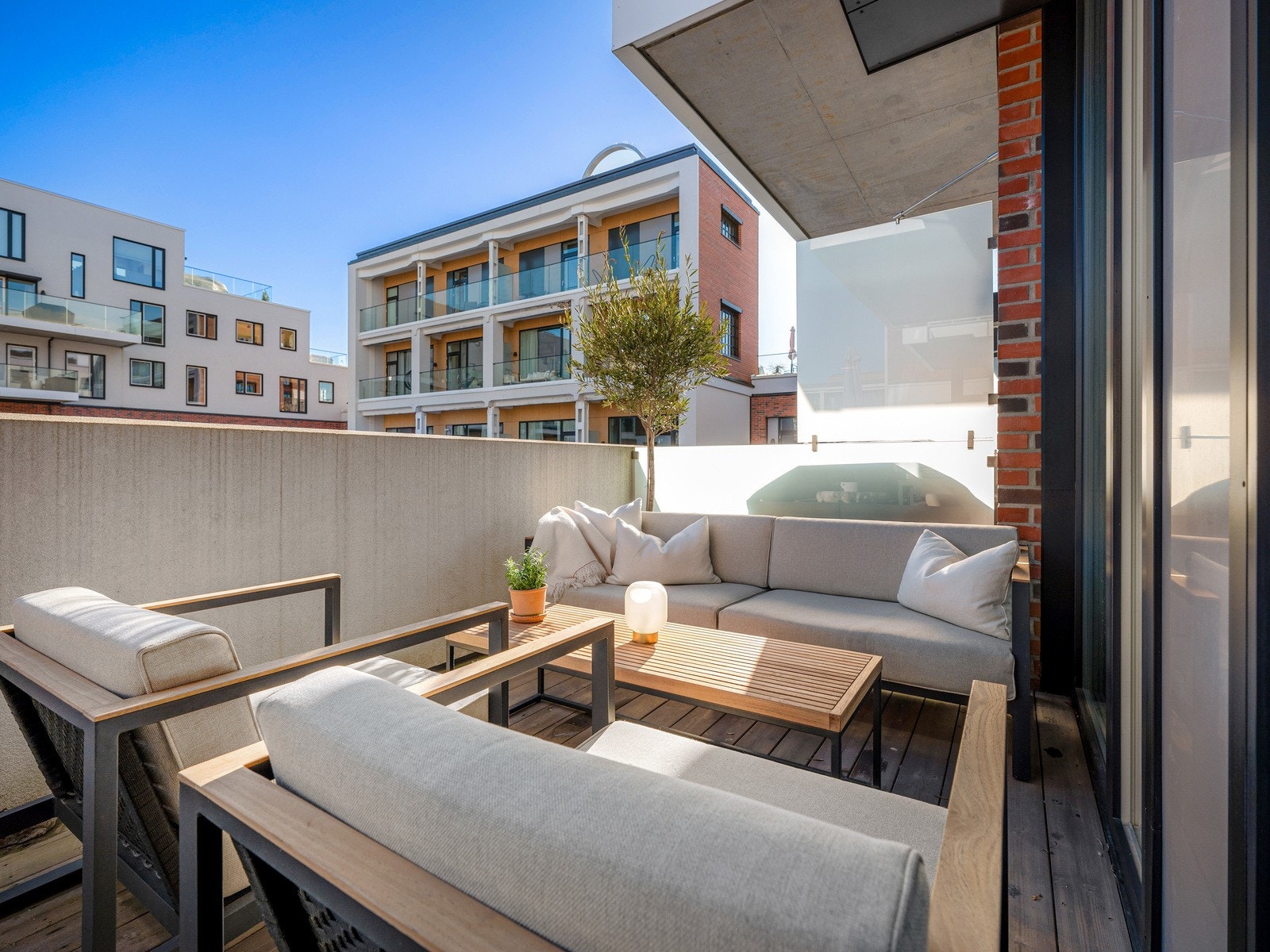 Leiligheten har en egen balkong på 22 kvm med utgang fra stue og kjøkken. Galleribilde