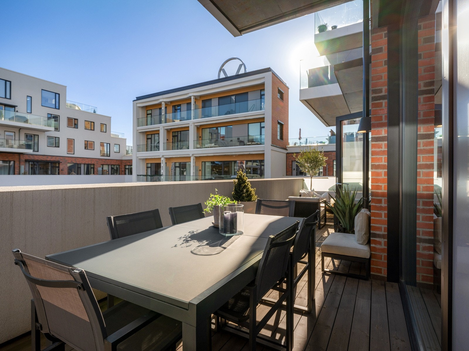 Det er rikelig med plass til utemøblement og møblering etter eget ønske. Galleribilde