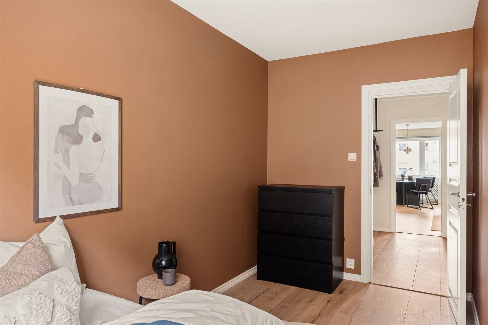 Leiligheten har to soverom på hhv. 13,2 kvm og 7,8 kvm. Galleribilde