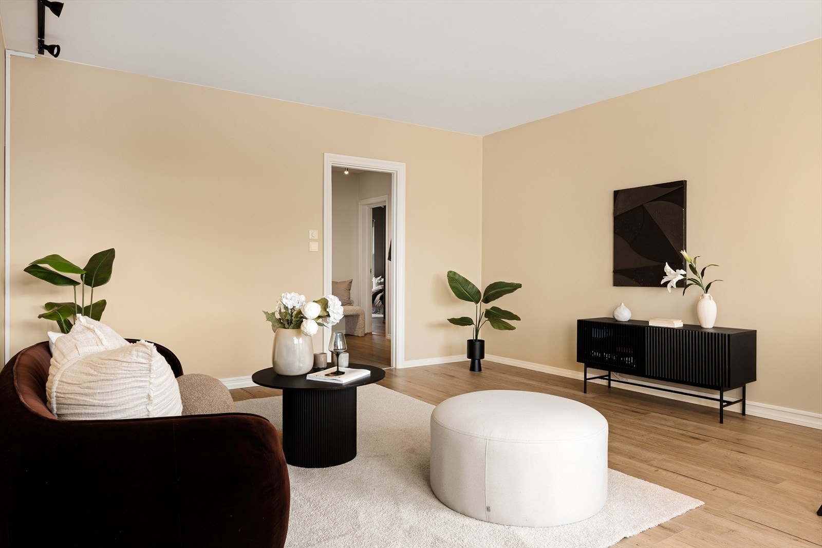 Vi beveger oss videre til boligens samlingspunkt, nemlig stuen. Galleribilde