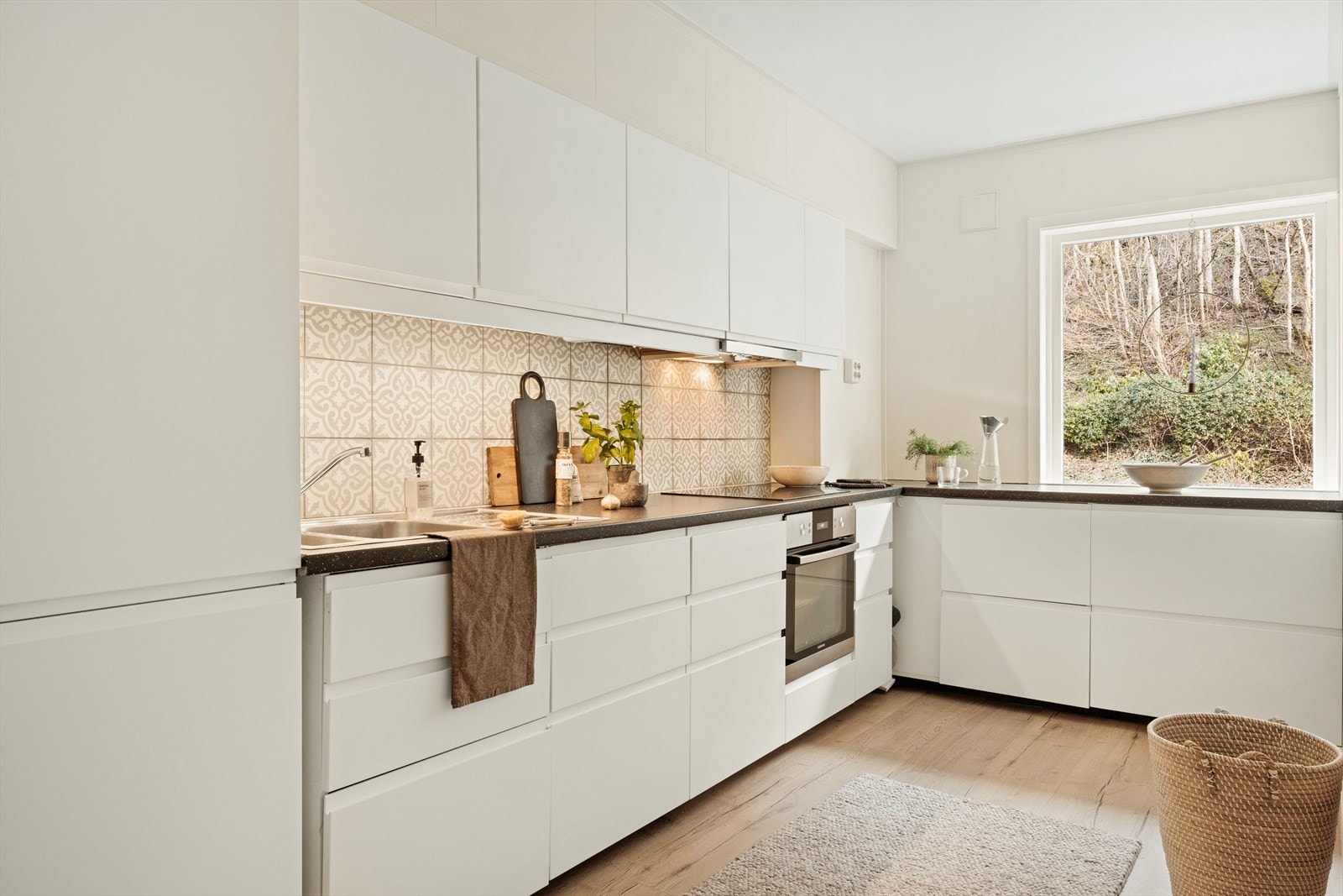 Like ved stuen finner vi kjøkkenet. Rommet er målt til 10,4 kvm. Galleribilde