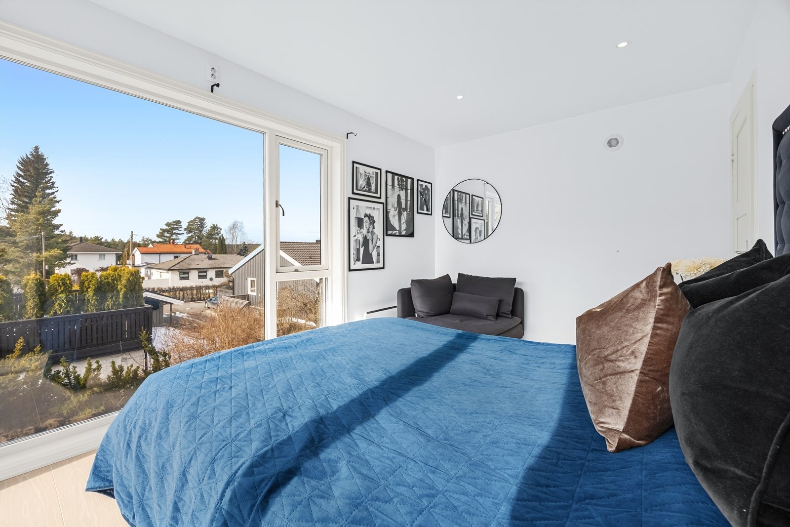 Det er også god plass til garderobeskap. Galleribilde