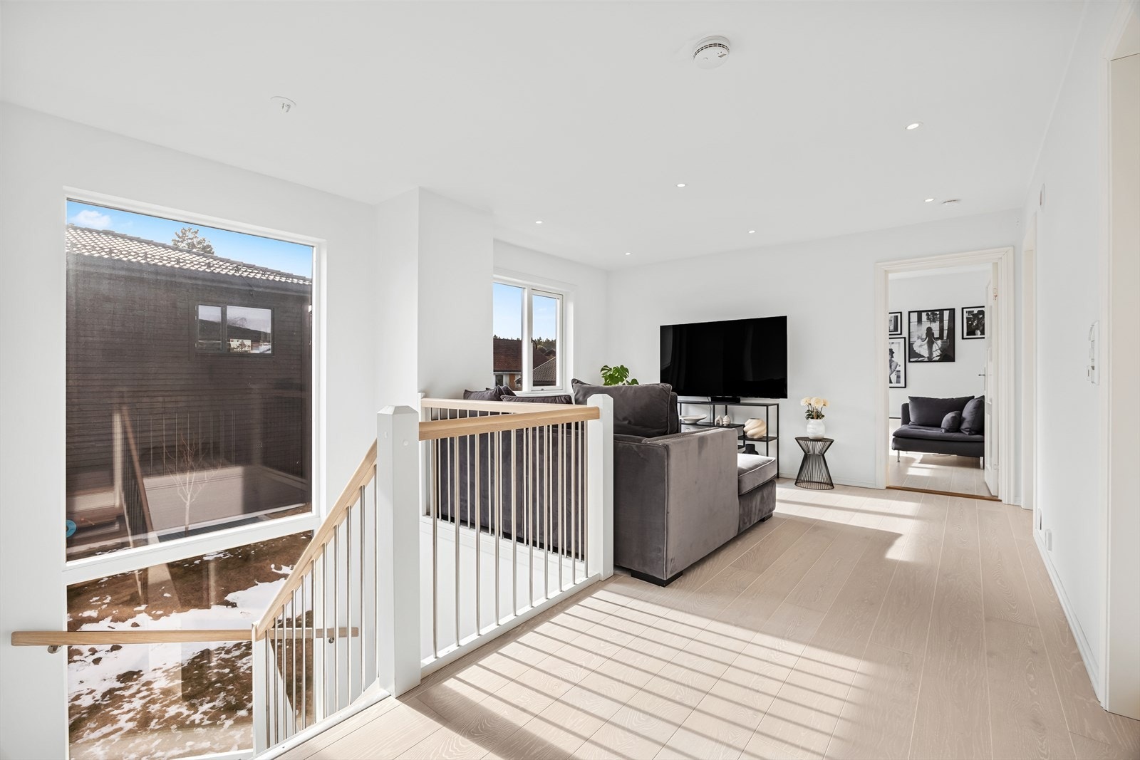 I 2.etg ligger TV-stue, 4 soverom, 2 bad og walk-in closet. Galleribilde