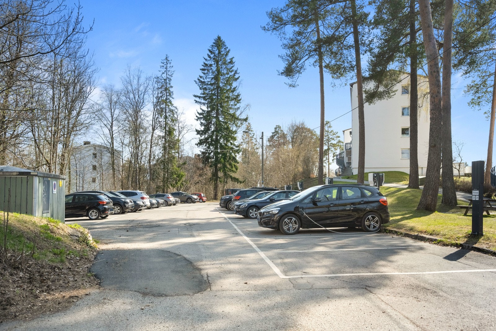 Det er mulig å leie garasjeplass/parkeringsplass etter venteliste. Eikskollen Rimelig parkeringsleie for 120,- pr mnd. Galleribilde