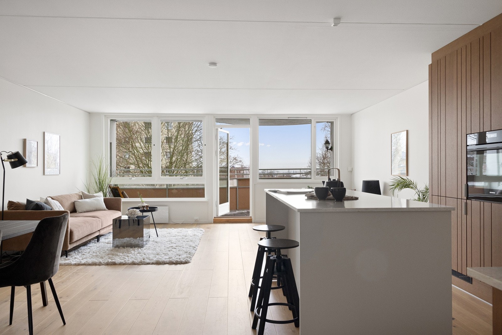 Velkommen til Tverrbakken 1 - Presentert av Joakim Bjøntegård / Privatmegleren Aksept Galleribilde