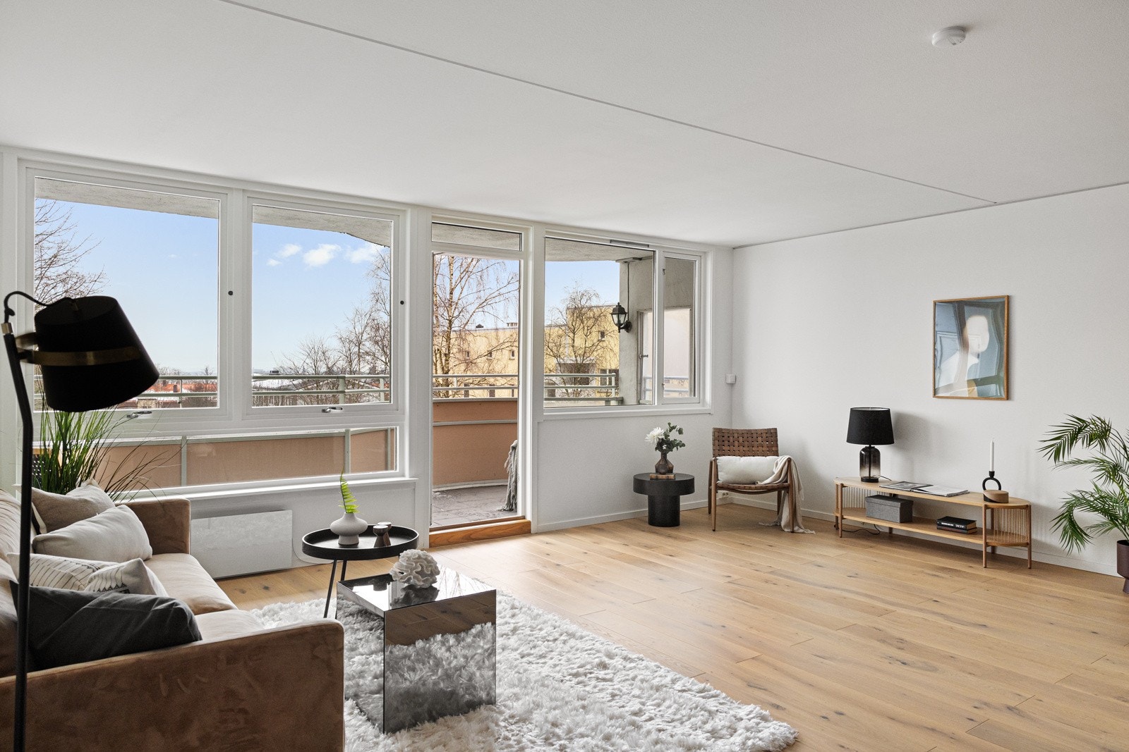 De store vinduene gir rikelig med lys Galleribilde