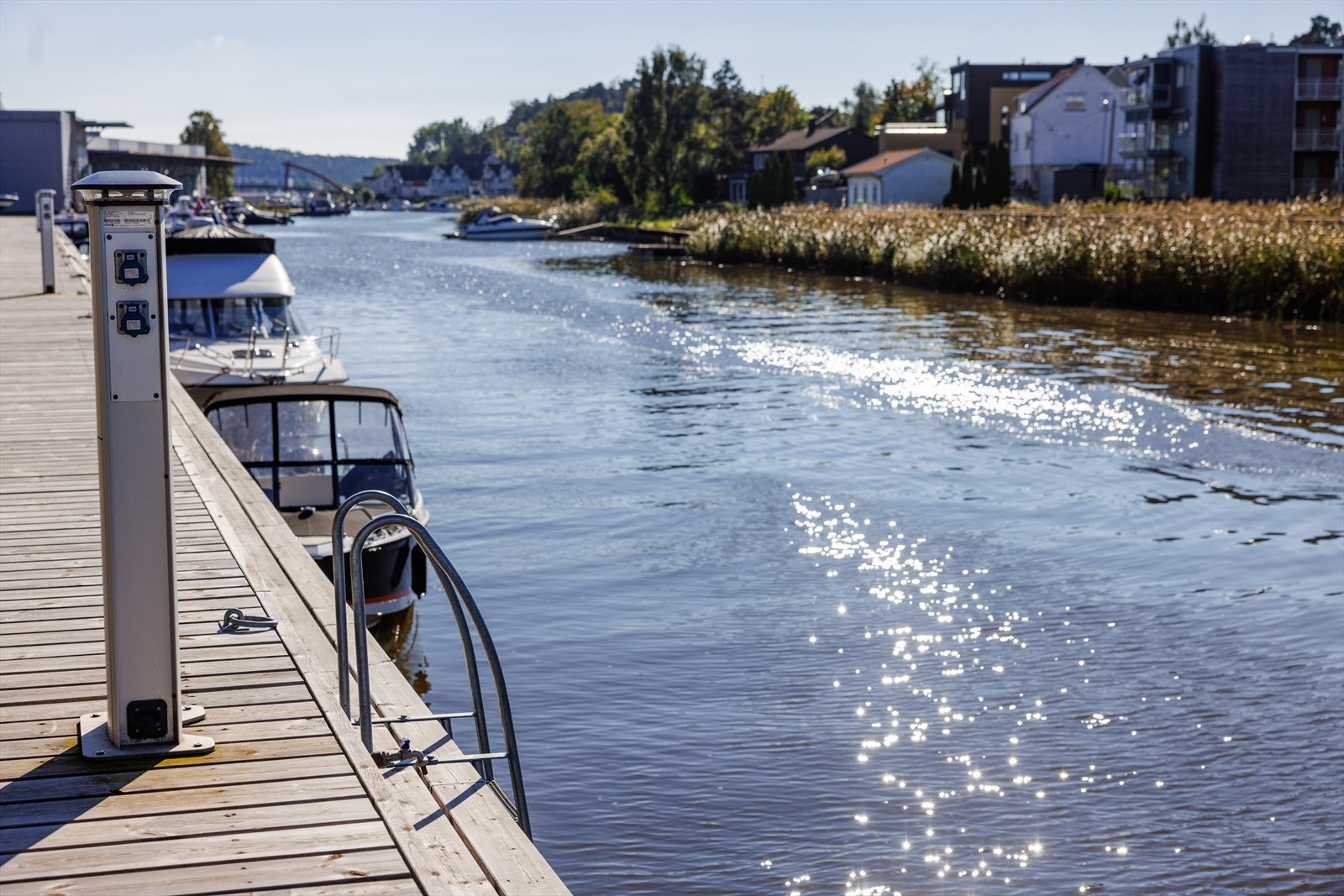 Det medfølger egen båtplass langs bryggen. Galleribilde