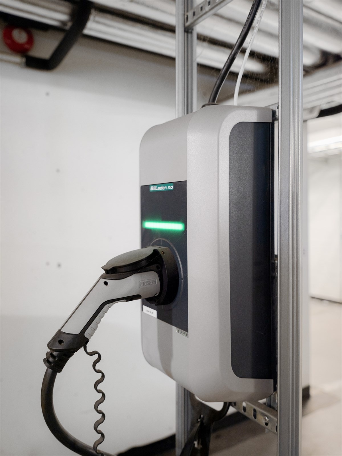 - Ladeboks montert ved garasjeplass - Galleribilde