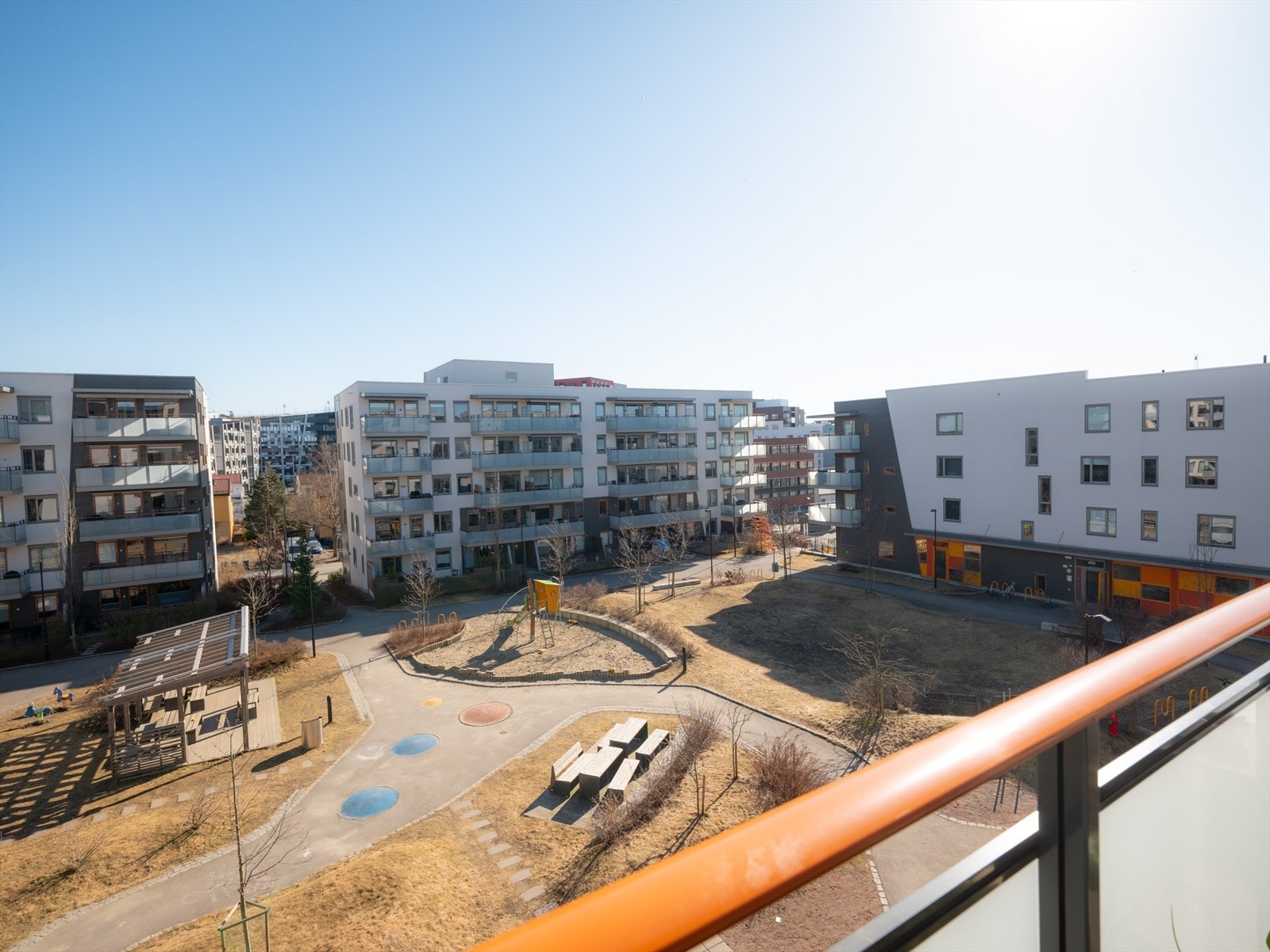 - Det er god avstand til byggene på motsatt side som gir følelsen av lite til ingen innsyn - Galleribilde