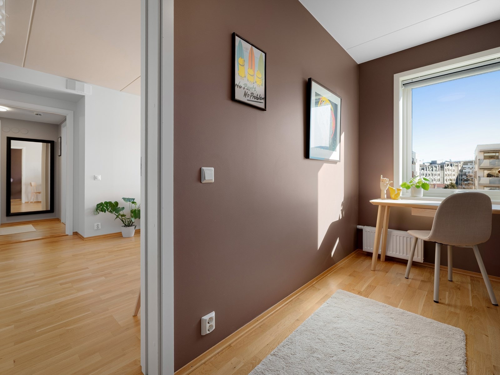 - Pent og romslig soverom med adkomst fra kjøkken - Galleribilde