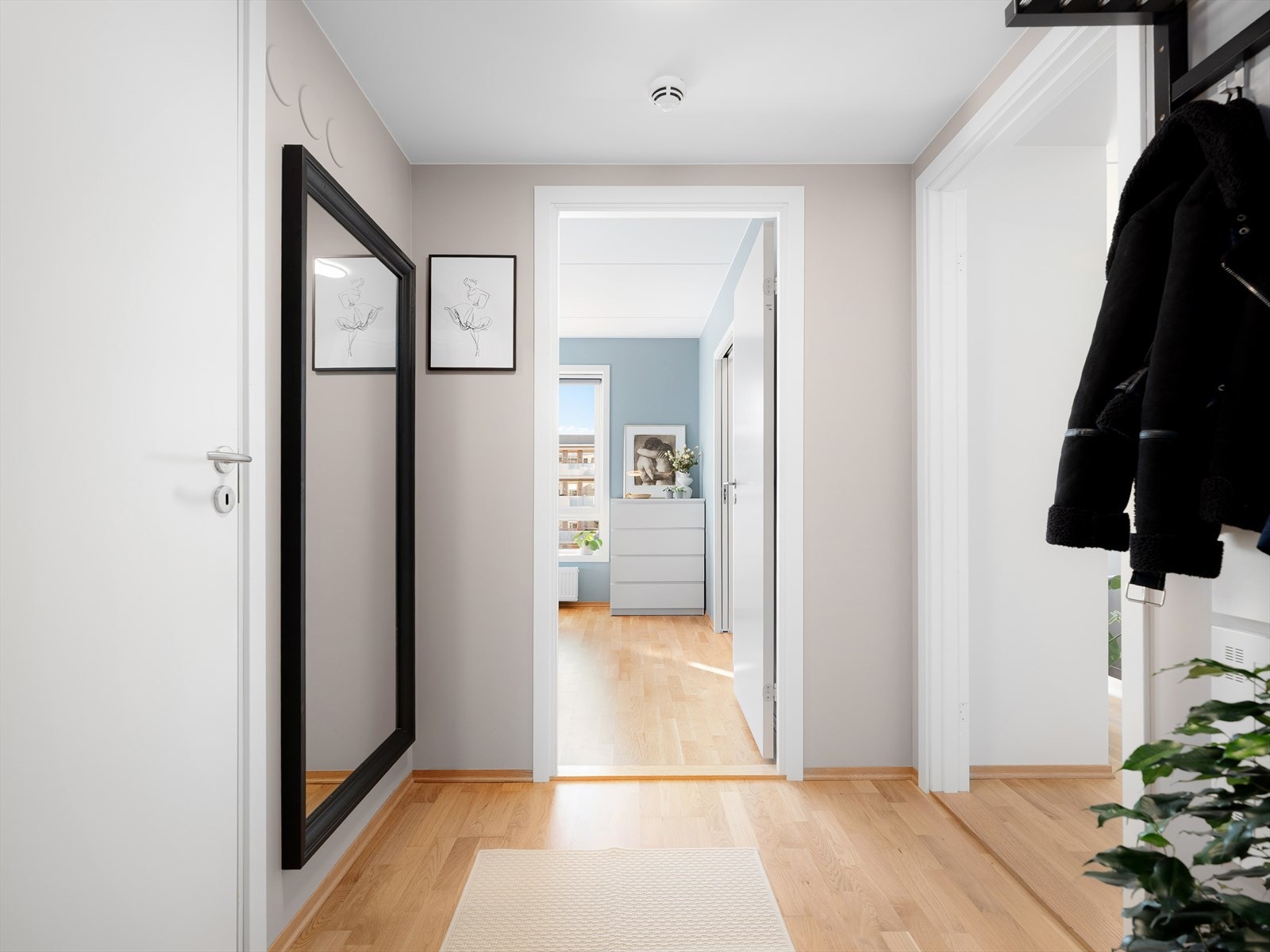 - Praktisk separat entré - Galleribilde
