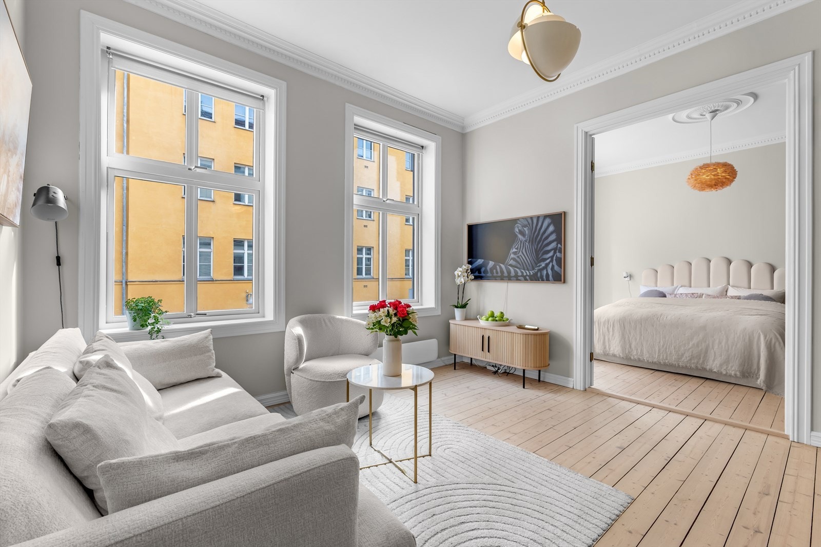 Ingen gjenboere da bygget over gaten er Ila skole. Det er også montert rullegardiner på alle vinduene. Galleribilde