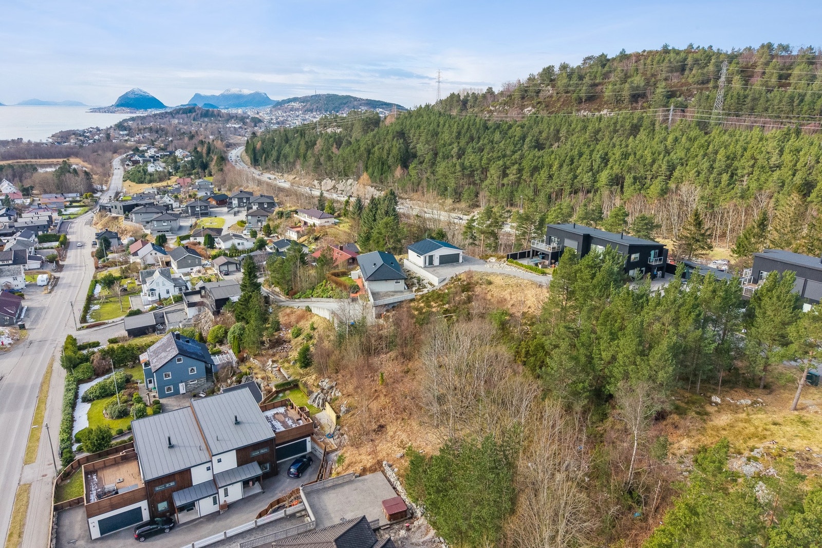 Kort avstand til daglige servicetilbud, Ålesund sentrum og senterområdene på Moa. Galleribilde