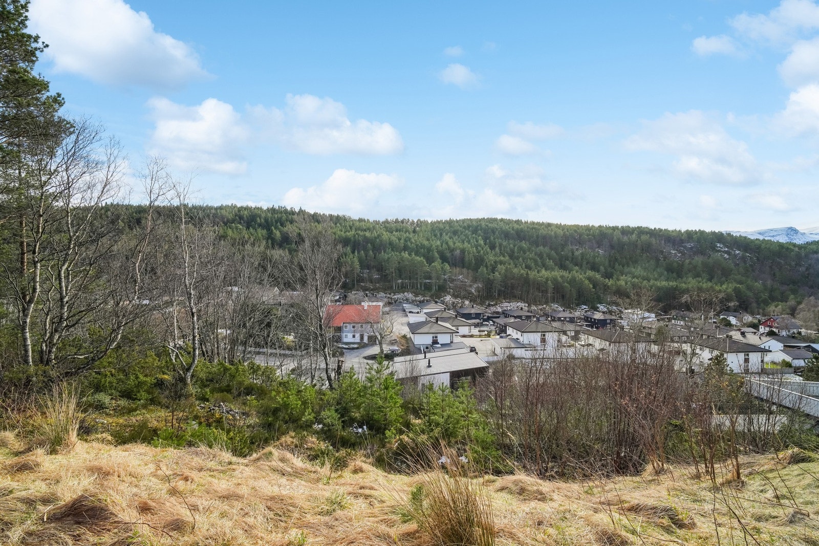 Det er meget gode solforhold på eiendommen, fra tidlig morgen til godt ut på kvelden. Galleribilde