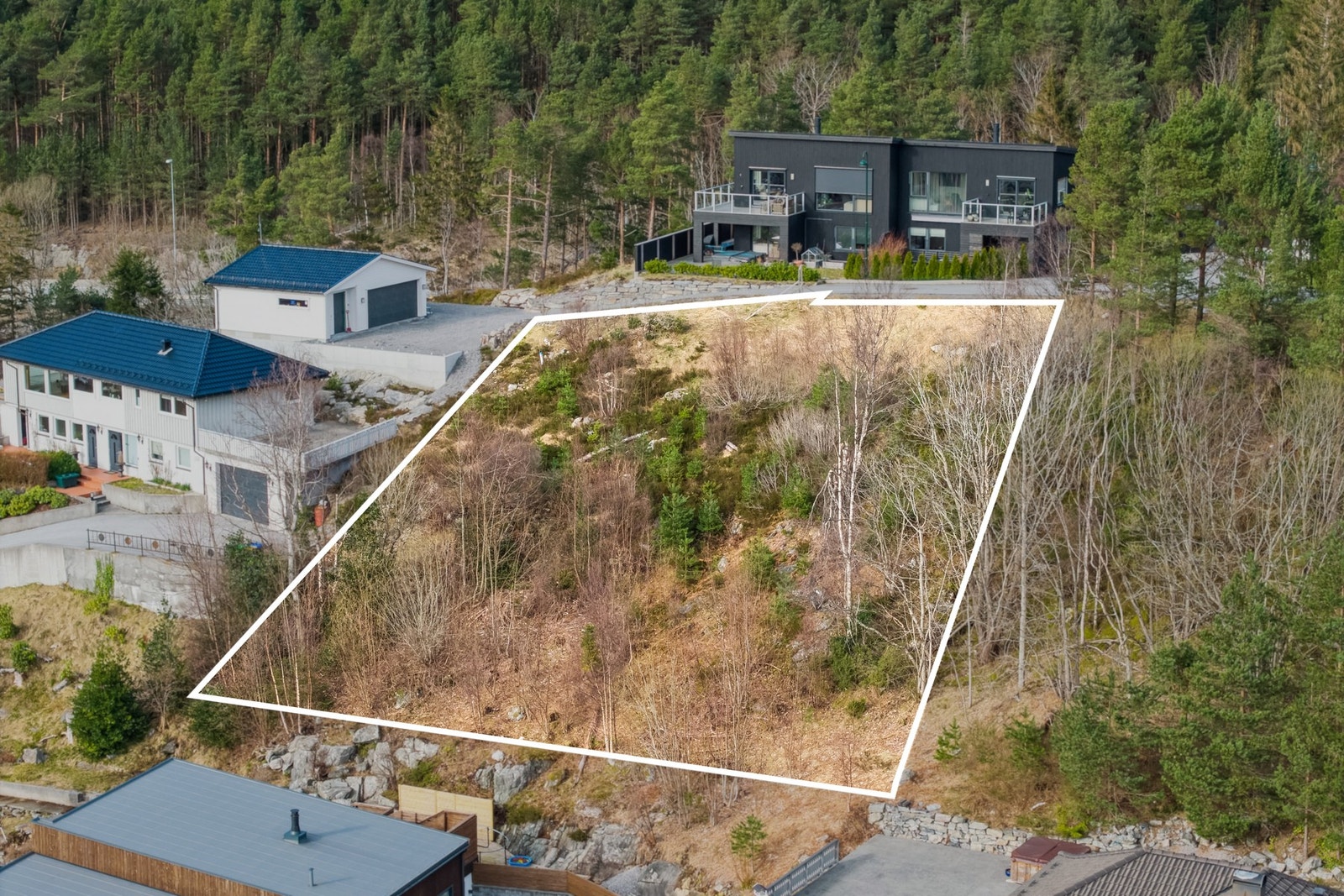 Tomten er på 1008 kvm og ligger i enden av nyetablert byggefelt. Galleribilde