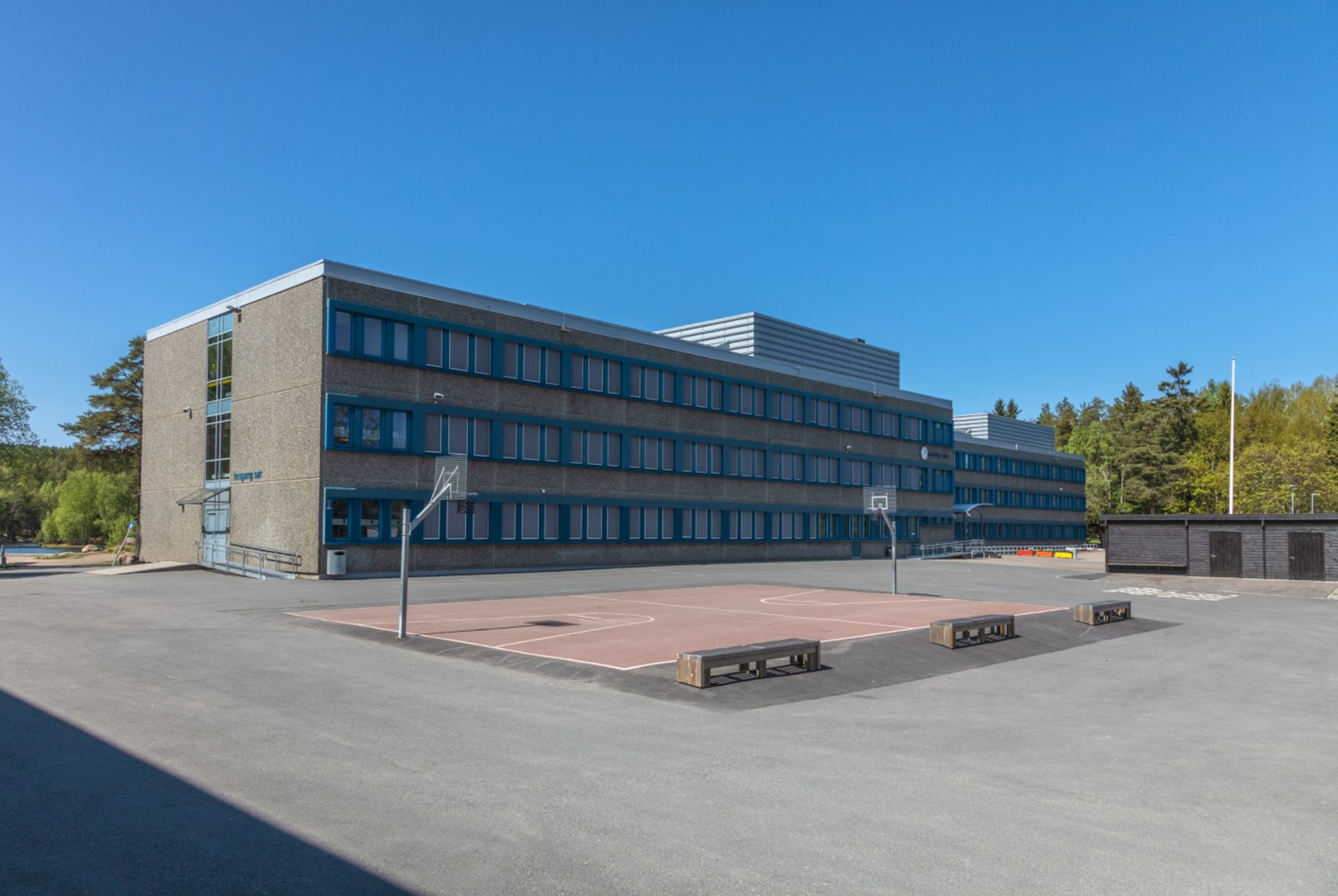 Det ligger flere barnehager og skoler i nærområdet. Galleribilde
