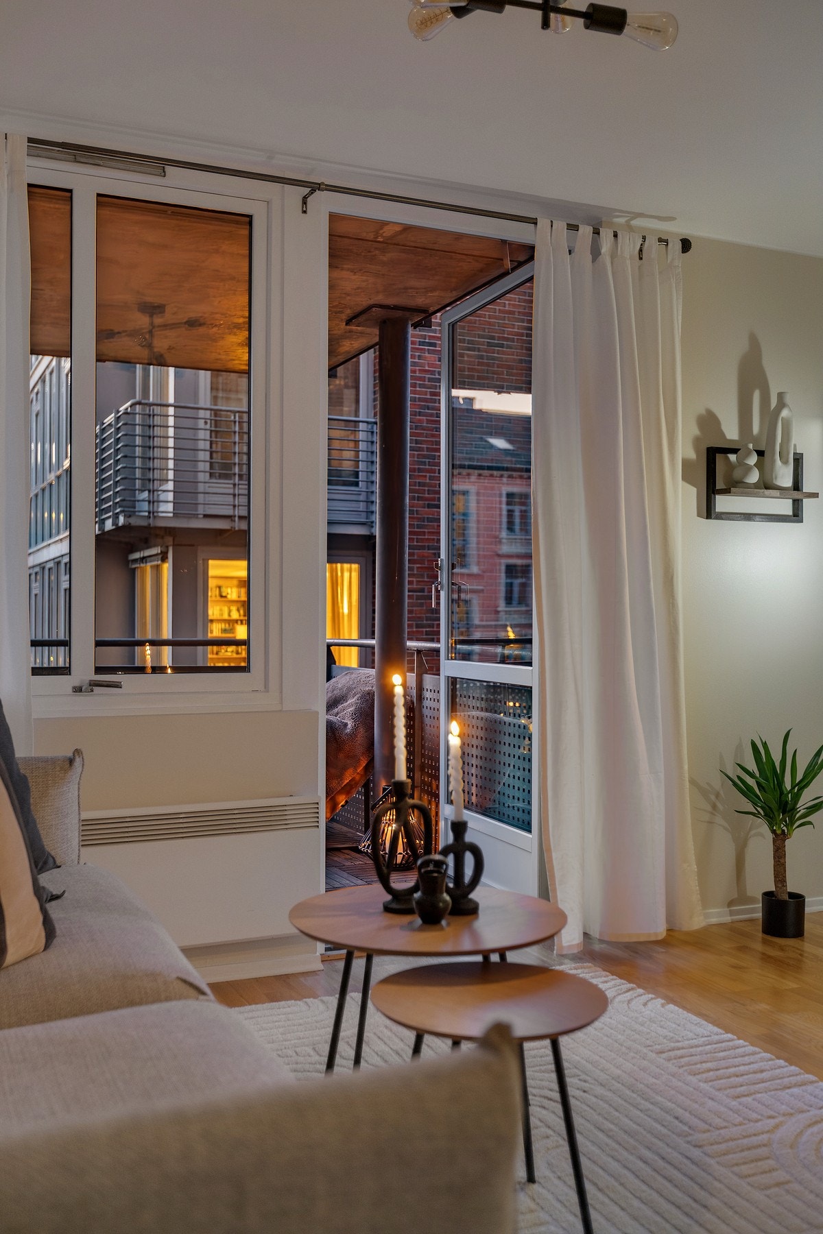 Fra stuen er det utgang til en herlig og overbygd balkong Galleribilde