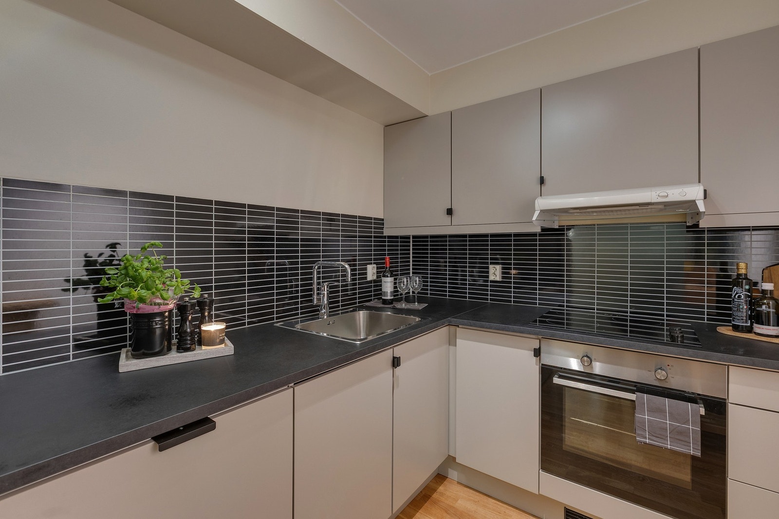 Det er godt med skap- og benkeplass Galleribilde