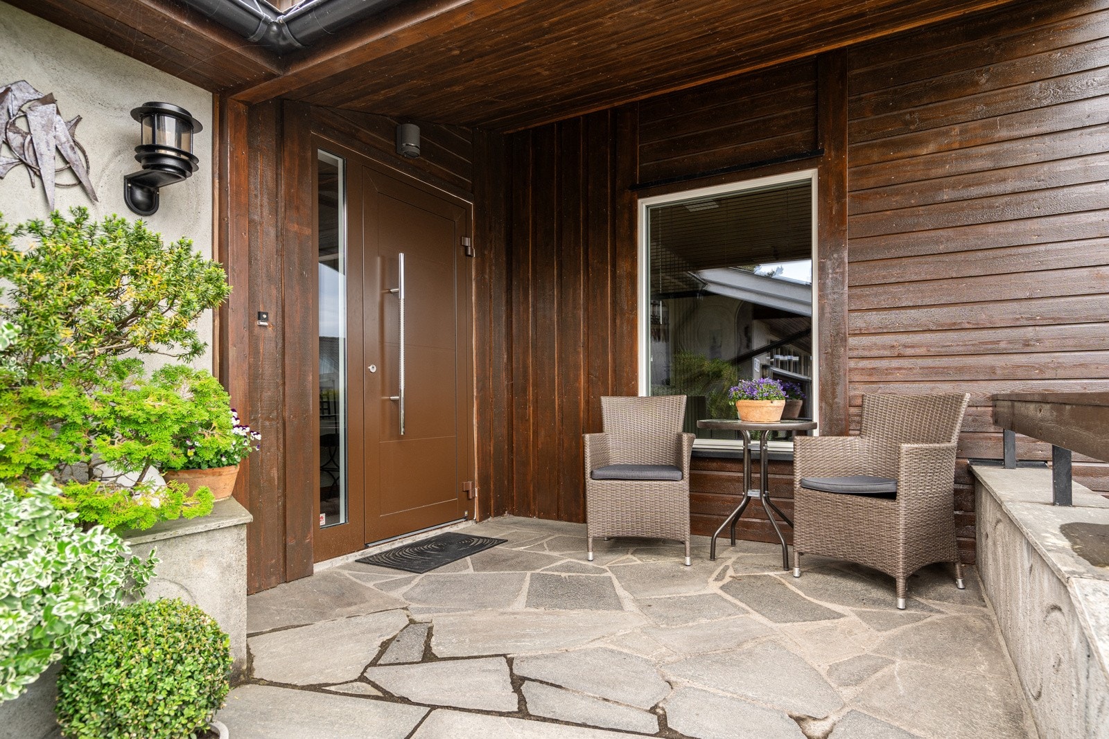 Koselig frokostplass ved inngangspartiet Galleribilde