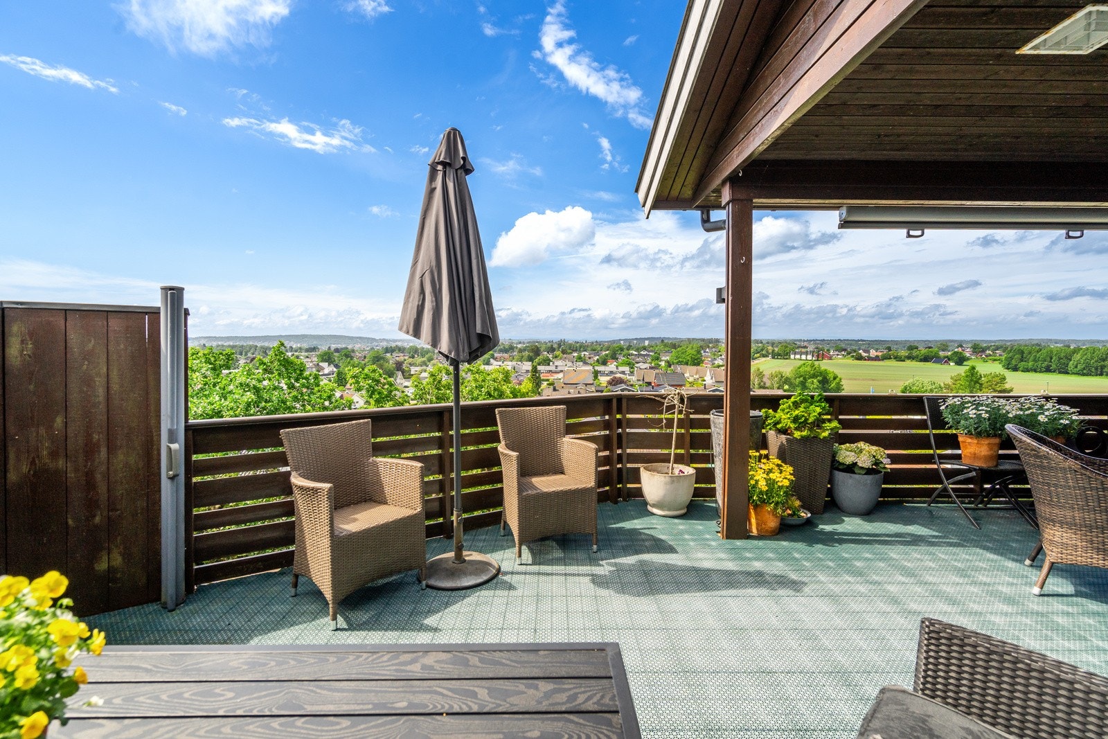 En unik terrasse med rå utsikt og rå solforhold! Galleribilde