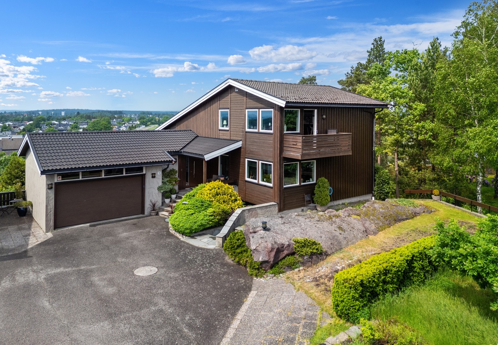 Arkitekt tegnet bolig med praktisk planløsning Galleribilde