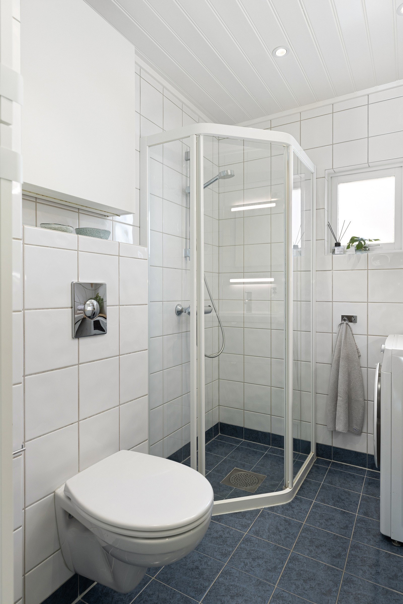 Dusjhjørne med dører i herdet glass. Galleribilde