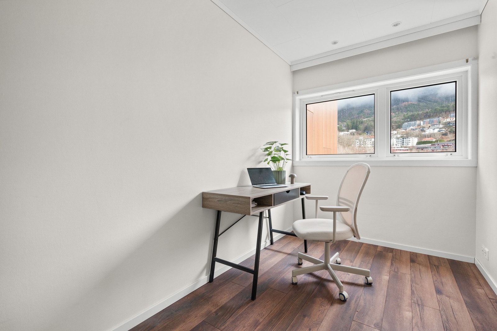 Soverom 2 er perfekt som barnerom eller kontor Galleribilde