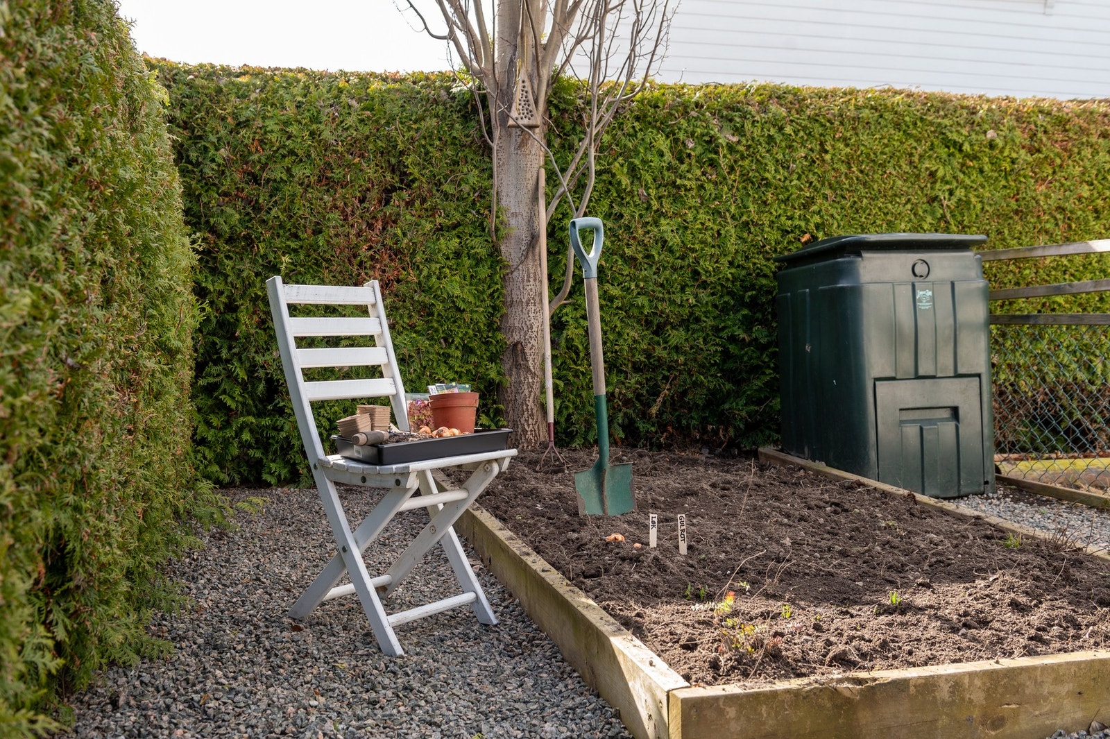 Det er opparbeidet en grønnsakshage like utenfor kjøkkenet. Her kan du hente egendyrket tilbehør til maten. Galleribilde